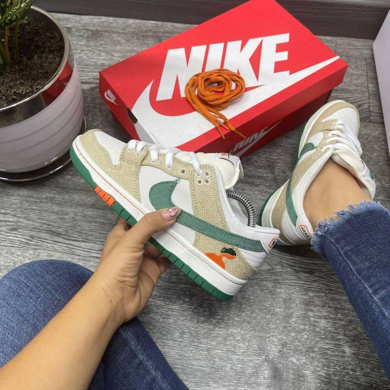 Nike Dunk Low Premium