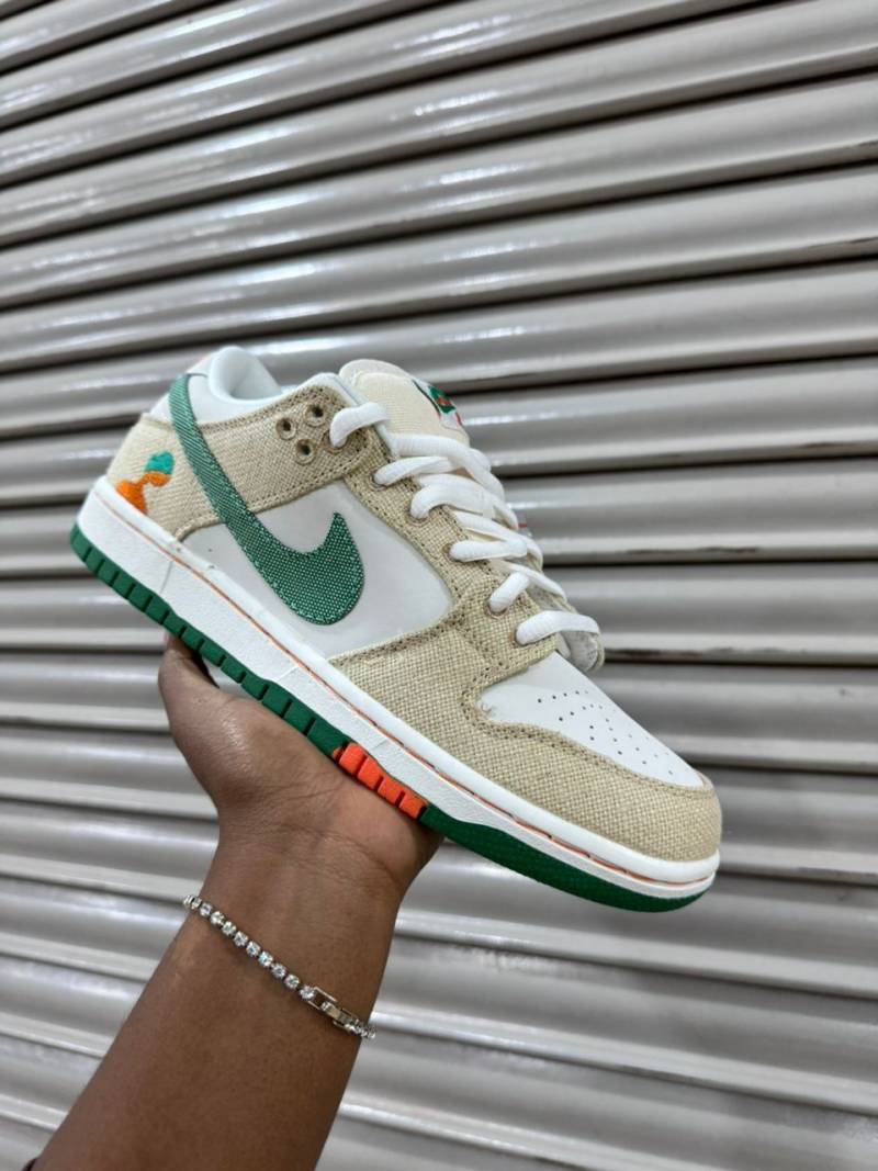 Nike Dunk Low Premium
