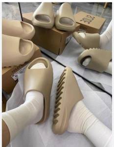 Yeezy Slide Beige